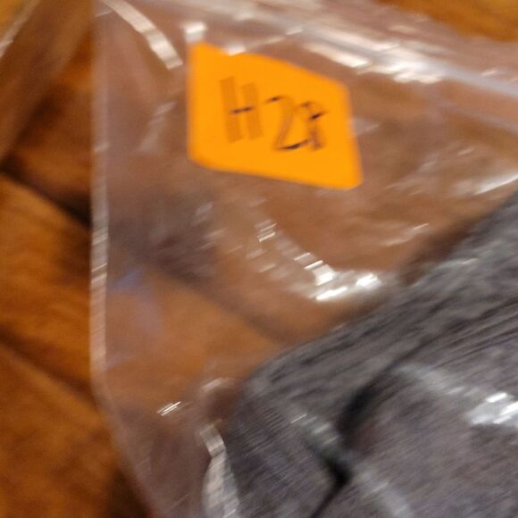 Puma Gray Sports Bra Removable Padding Size Small - Picture 8 of 8